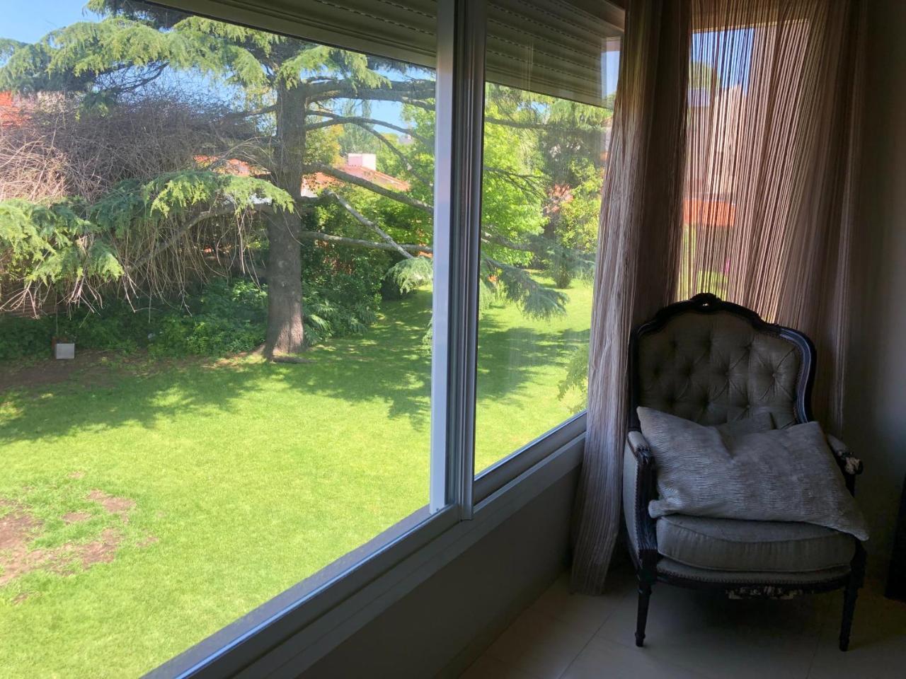 Estudio con vistas al jardín
